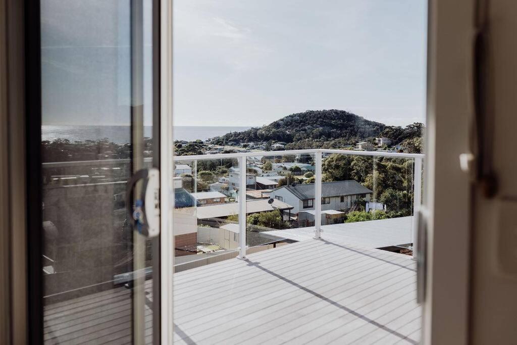 The Watch House - Panoramic Views Of Bicheno Ocean Villa Exterior foto
